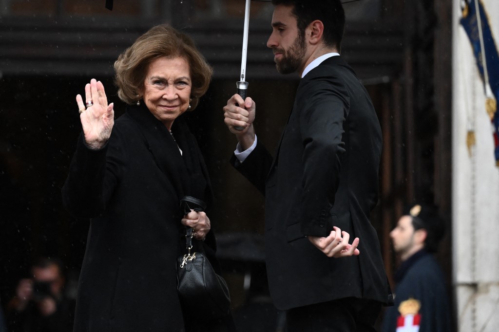 Reina Sofia asiste a los funerales 