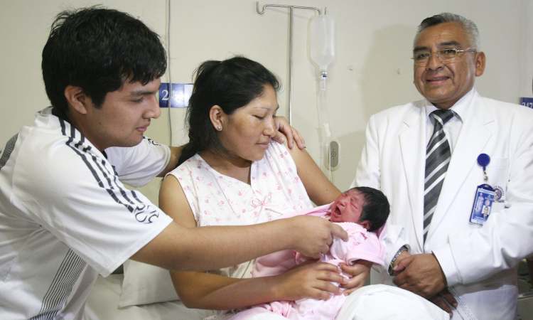 El Congreso promulgó la ley que promueve y garantizar la protección del embarazo de la madre gestante, del niño por nacer y de su entorno familiar. Andina