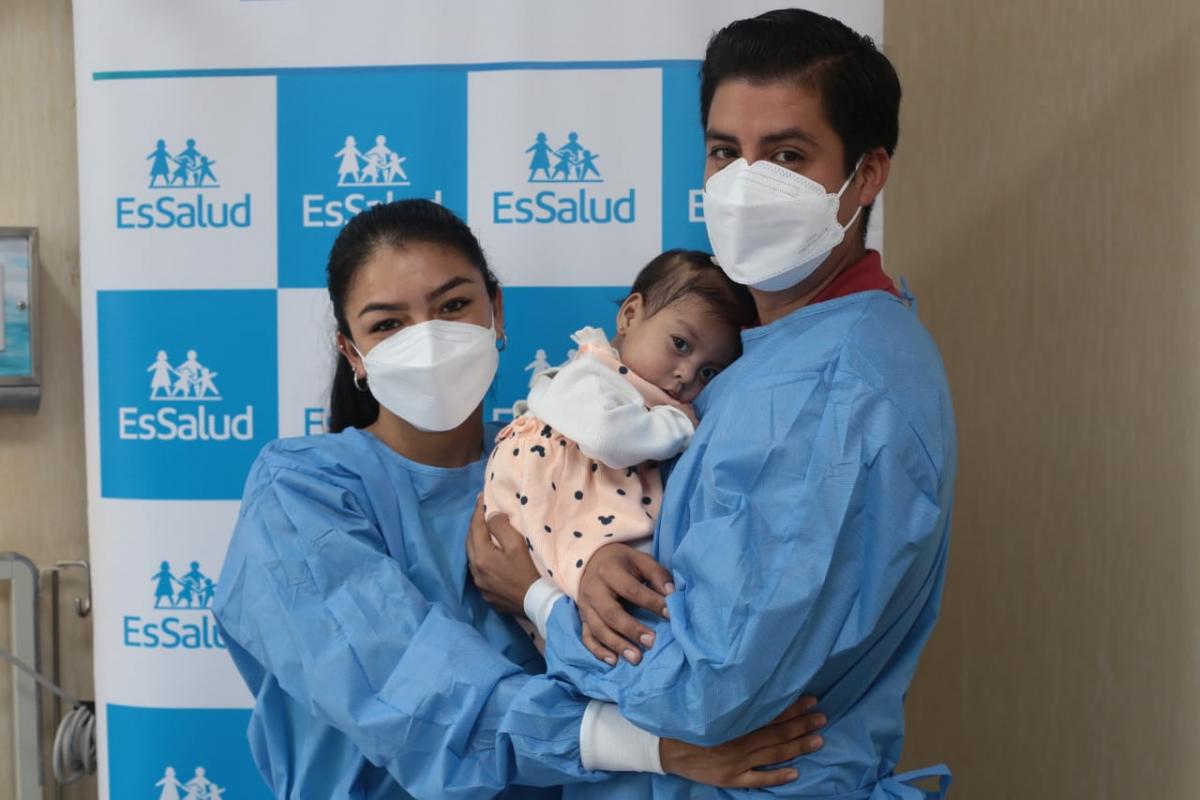 Essalud: donación de hígado salva a bebé y a una joven madre 