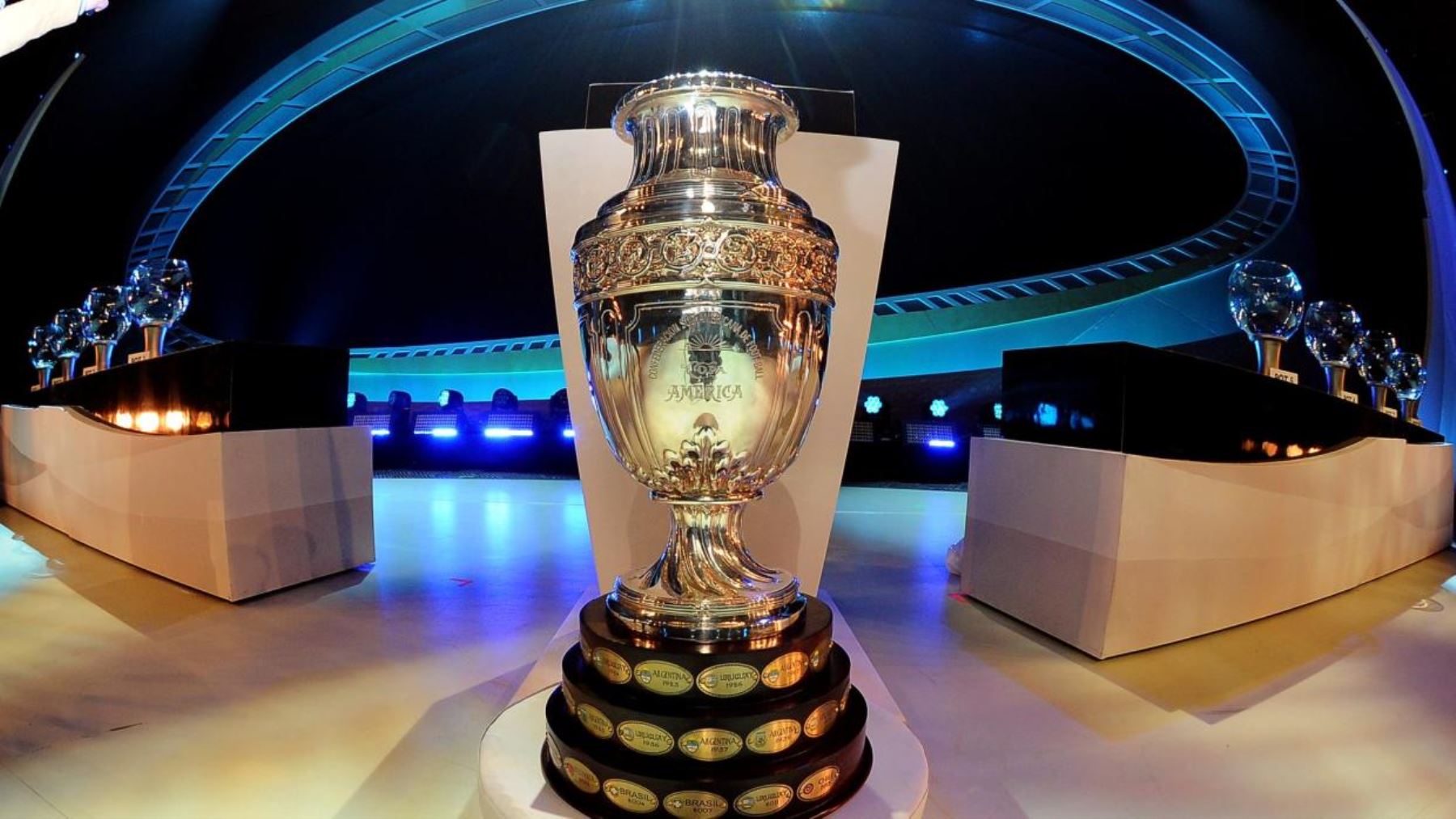 Пары кубка по футболу. Кубок Америки Сентенарио. Copa America 2022. Кубок чемпионов КОНМЕБОЛ–УЕФА. Самые красивые кубки в мире.