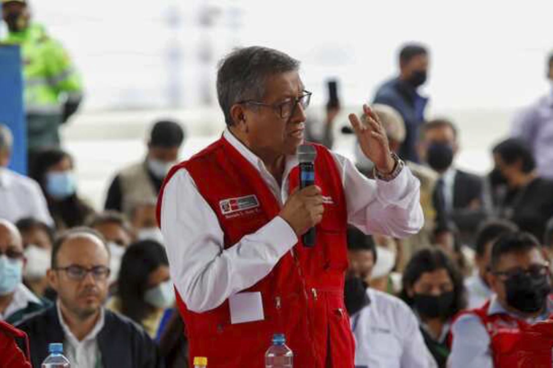 Ministro Serna: "Los maestros son los verdaderos dueños de la Derrama  Magisterial" | TVPerú