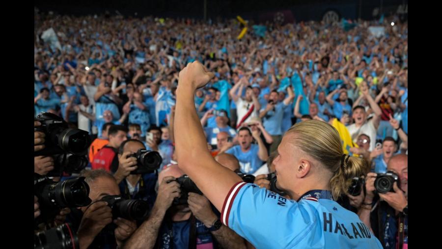 Erling Haaland celebra