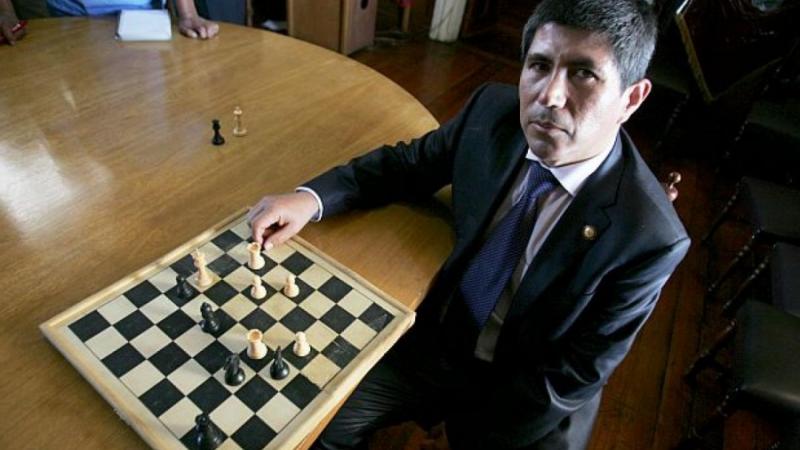 ligero astronauta empleo Julio Granda se corona campeón mundial senior de ajedrez en Italia | TVPerú