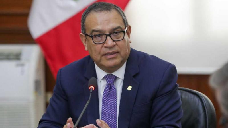 Alberto Otárola viaje