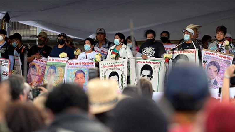 México: encarcelan a 8 militares por desaparición de estudiantes de Ayotzianpa