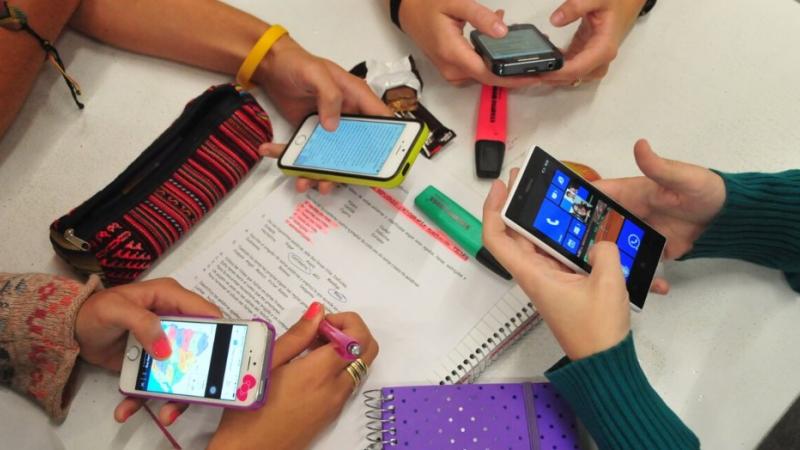Congreso: plantean prohibir el uso de celulares durante horas de clases