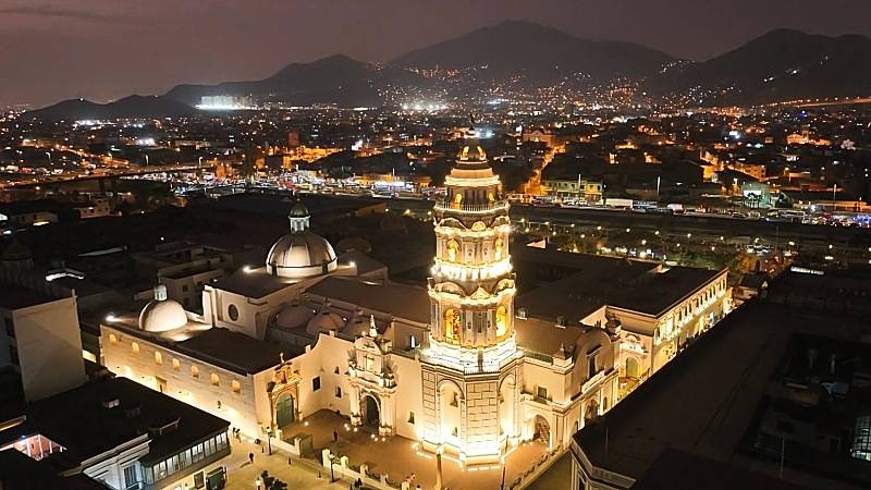 conjunto iglesia municipalidad de Lima 