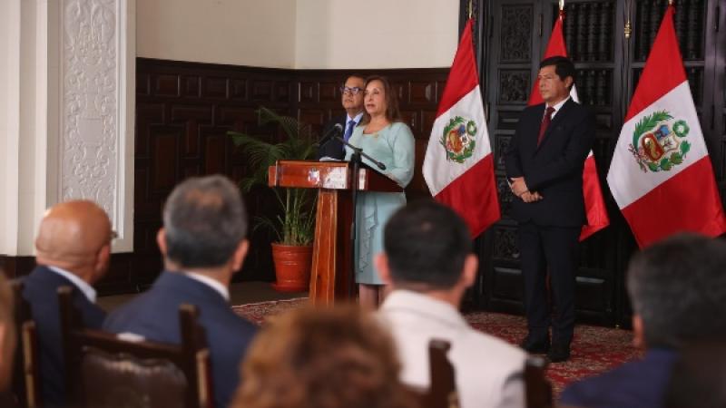Dina Boluarte Ejecutivo Alberto Otárola Ley de Ciberdefensa