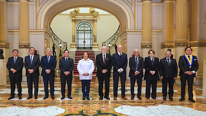 presidenta de la república Dina BOluarte 