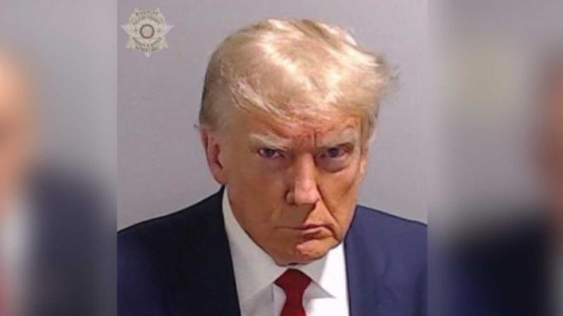 Publican la primera foto policial de Donald Trump tras entregarse a la justicia en Georgia