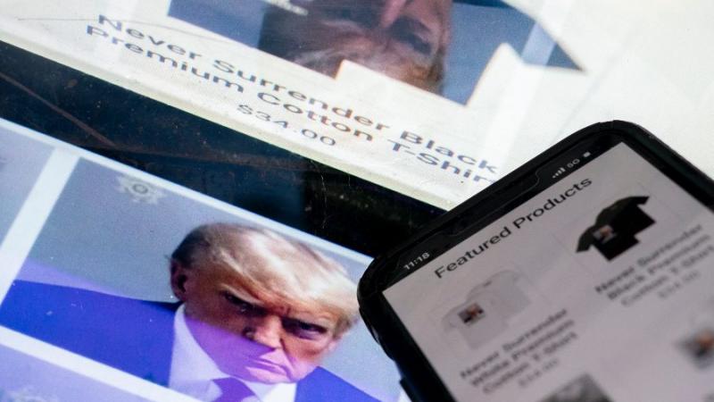 Donald Trump Estados Unidos foto policial campaña