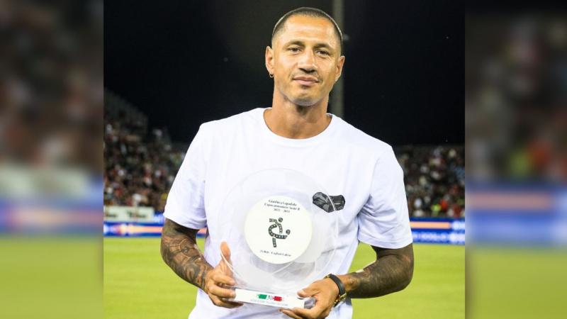 Gianluca Lapadula fue galardonado en Italia