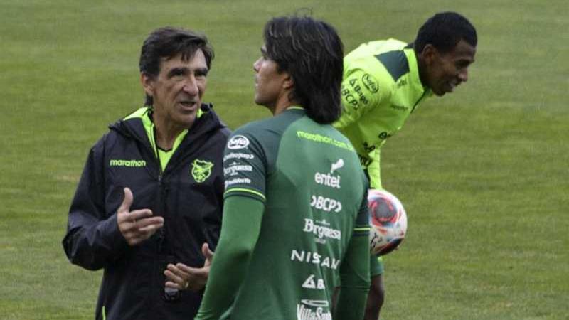 Juega en Nacional y ya se convirtió en director técnico al aprobar el