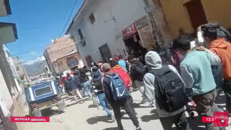 Huancavelica alumnos de la UNAT  huelga indefinida