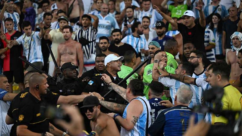 Argentina vs Brasil  enfrentamientos  policía hinchas Maracaná