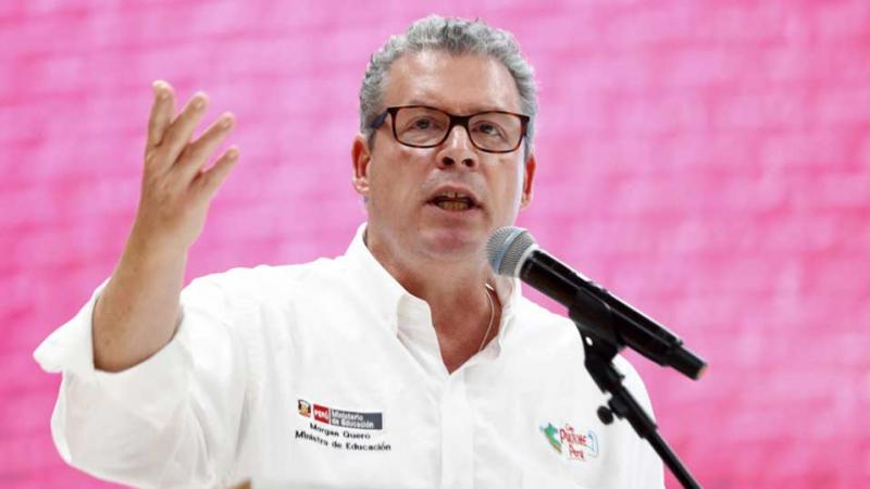 Ministro de Educación censura textos escolares