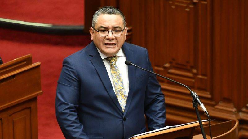 Ministro Sativáñez acudió al Congreso para responder pliego interpelatorio