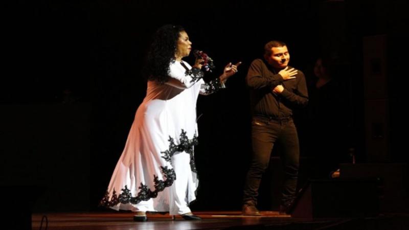 Eva Ayllón recibe máxima distinción por su gran trayectoria