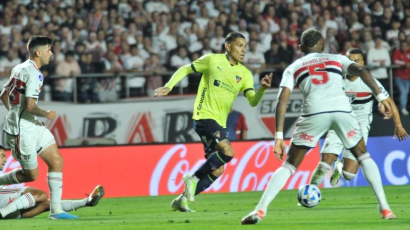Paolo Guerrero anotó el primer gol para darle el pase a LDU