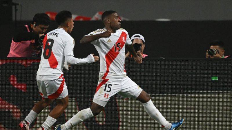 Perú venció a Uruguay y abandona el último lugar de las Eliminatorias