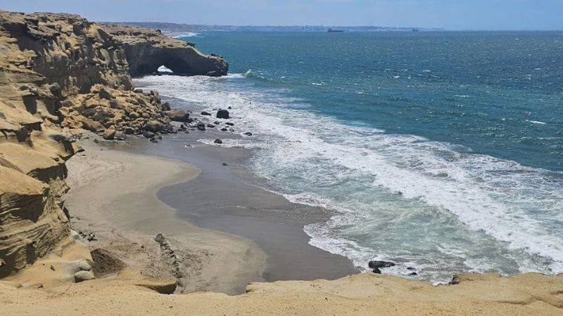 Petroperú concluye labores de limpieza en la playa Las Capullanas tras derrame de petróleo