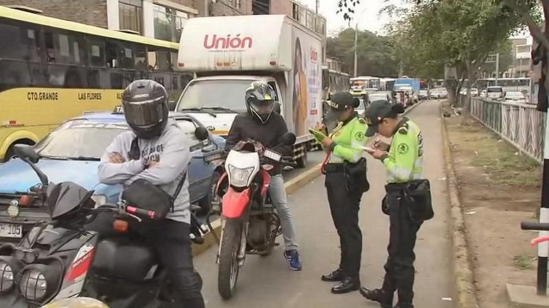 Policía motociclistas motos ciclovía ciclistas Policía de Tránsito Multas Papeletas SJL
