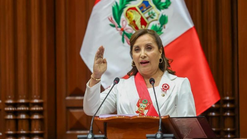 Presidenta Dina Boluarte presidenta Dina Boluarte educación privatización de la educación municipalización de la educación maestros docentes remuneraciones becas jóvenes