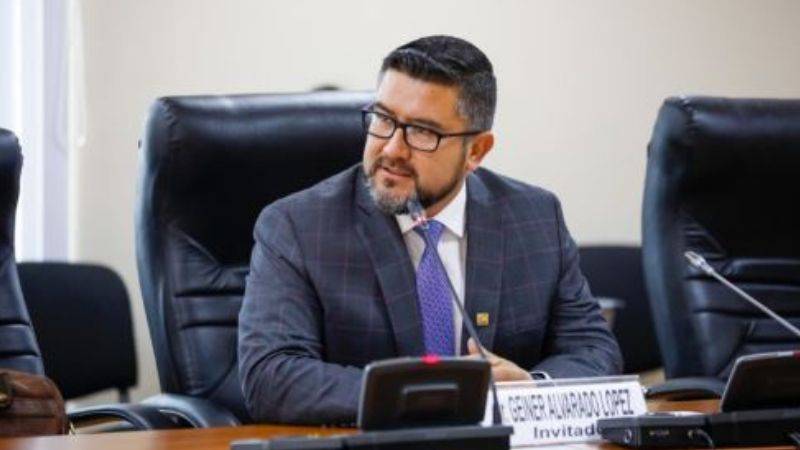 Ratifican 36 meses de prisión preventiva contra exministro Alvarado