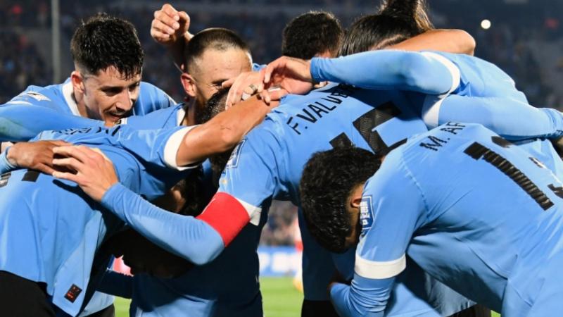 Uruguay sin Cavani y Suárez venció a Chile. Fotos: AFP