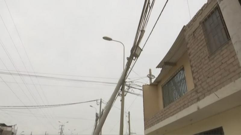 Villa El Salvador Poste Postes de luz Accidente Cámaras de vigilancia