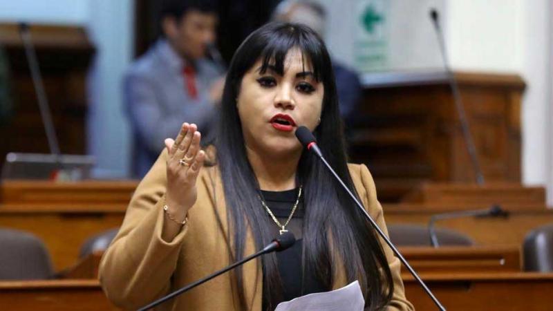 Congresista Vivian Olivos denuncia  víctima de extorsión