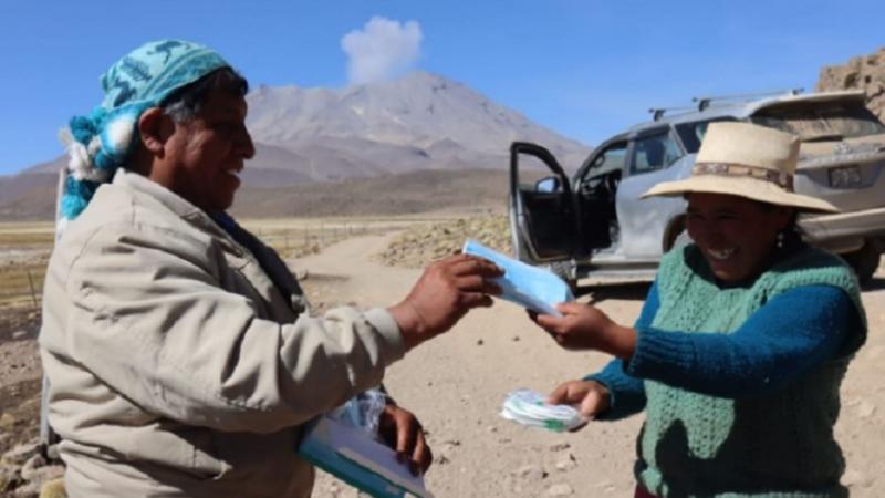 Volcán Ubinas: recomiendan utilizar mascarillas para protegerse de las cenizas