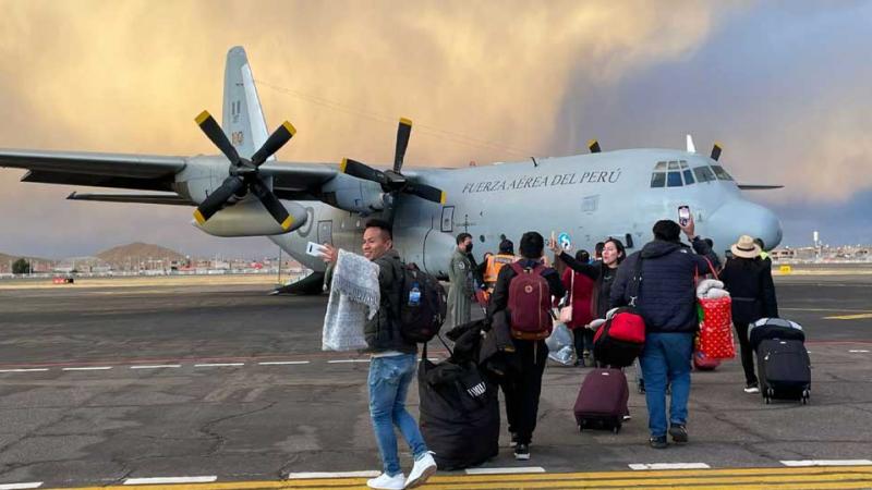 Cancillería peruanos Israel vuelo humanitario Colombia