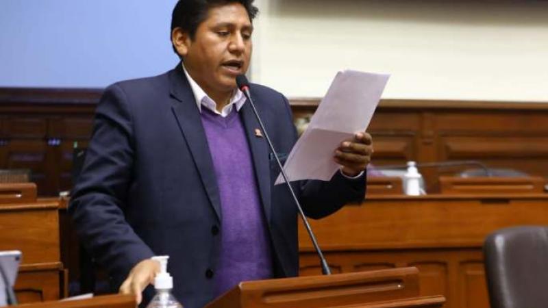 Wilson Quispe  renuncia a Perú Libre