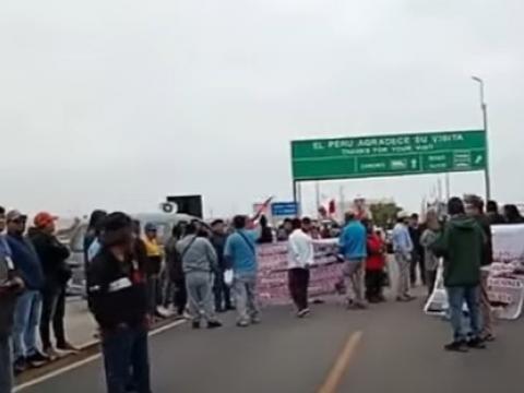 colectiveros bloquean frontera con Chile