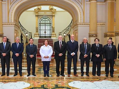 presidenta de la república Dina BOluarte 