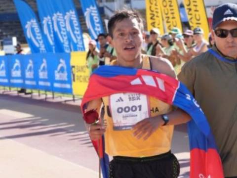 Cristhian Pacheco gana la carrera Quito 15K Race en Ecuador