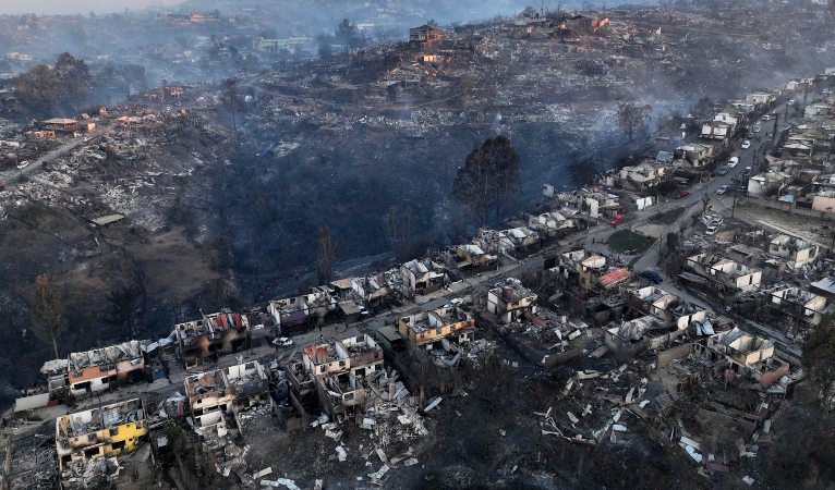 Incendios forestales en el centro y sur de Chile  