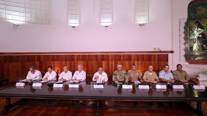 cuarto de Guerra pcm adrianzén 