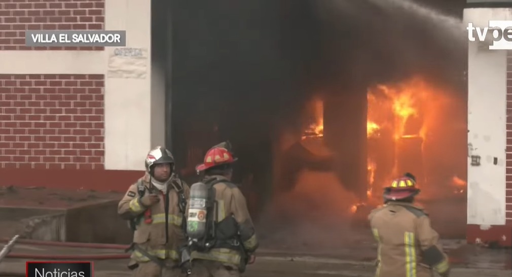 bomberos incendio villa el Salvador