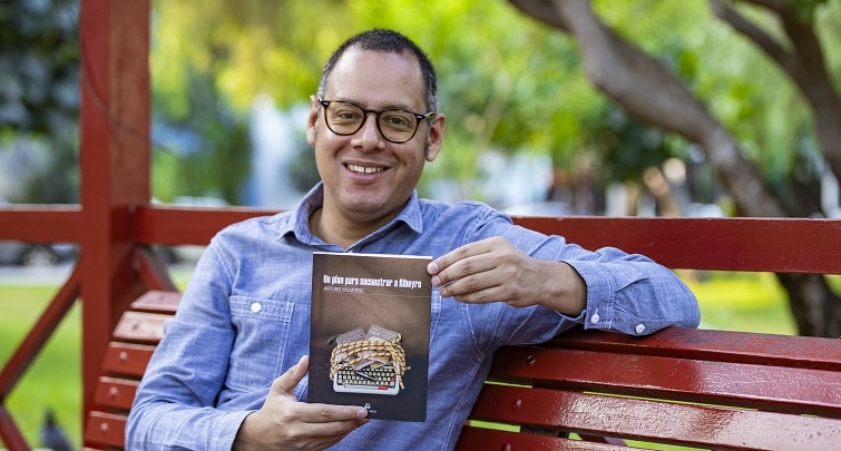 Escritor Arturo Valverde