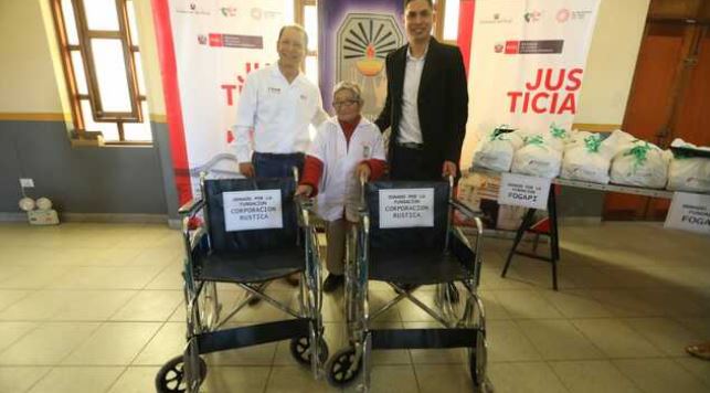 Ministerio de Justicia y Derechos Humanos entrega donación a adultos mayores