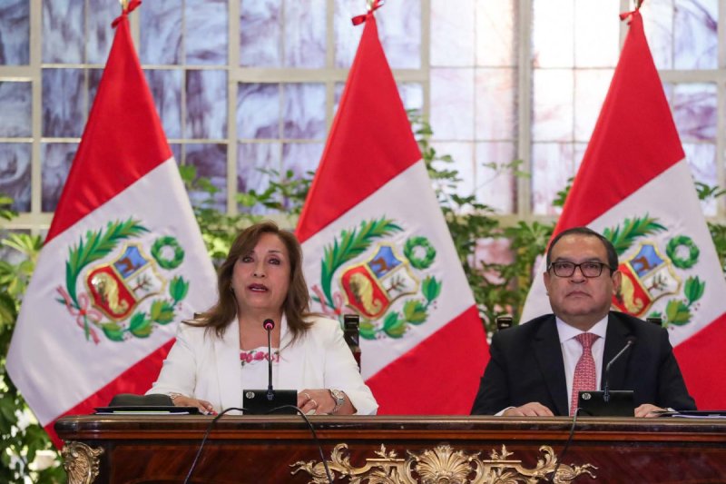 dina boluarte  alberto otarola