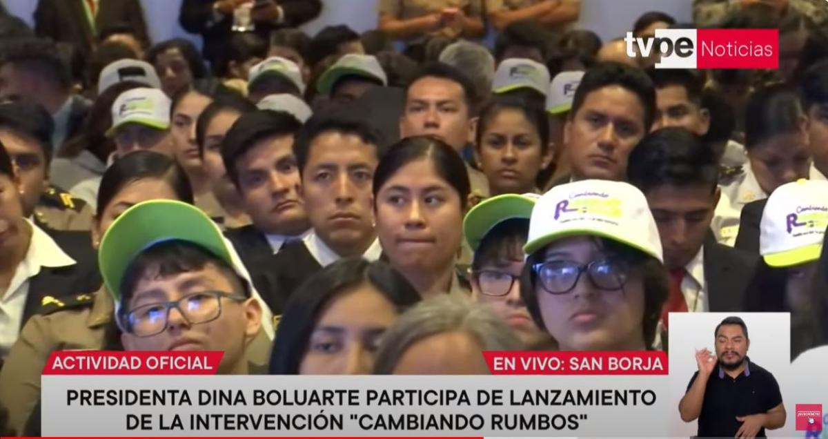 Dina Boluarte jóvenes adolescentes Cambiando rumbos
