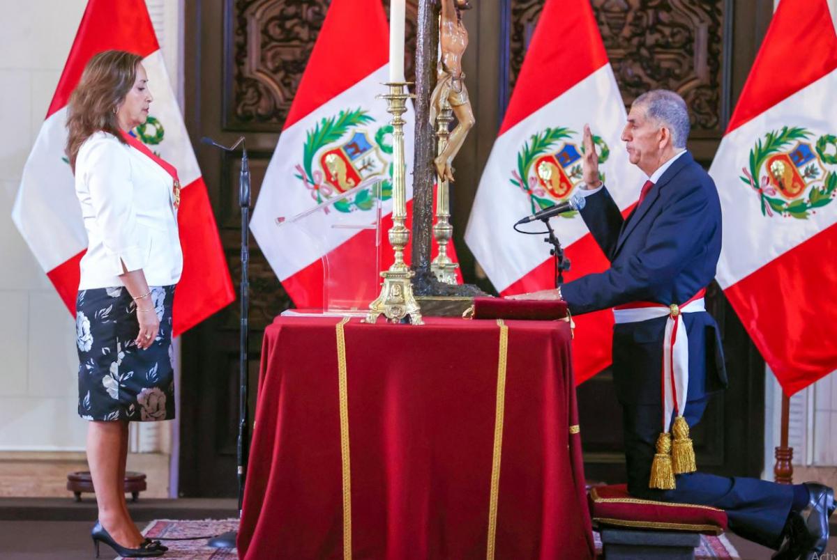Dina Boluarte ministro del Interior