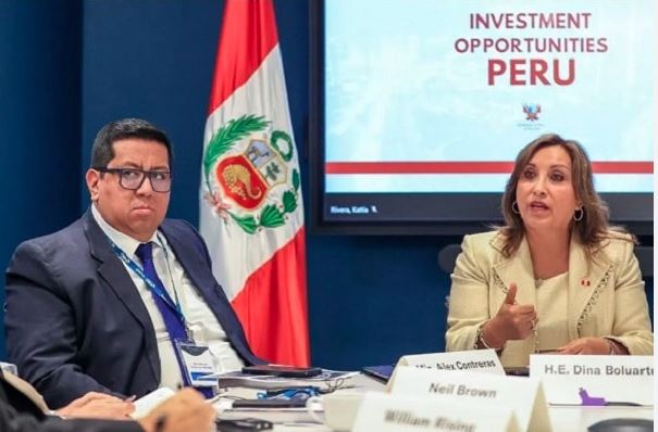Alex Contreras Dina Boluarte MEF renuncia