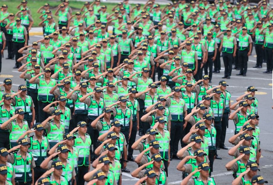 Dina Boluarte policías patrullaje