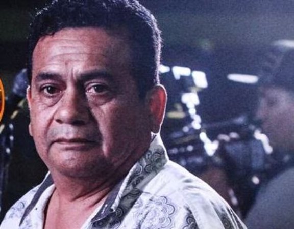 Tony Rosado agresión desnudo 