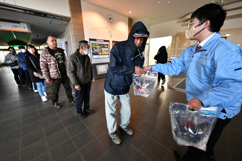 FILAS POR AGUA EN JAPÓN