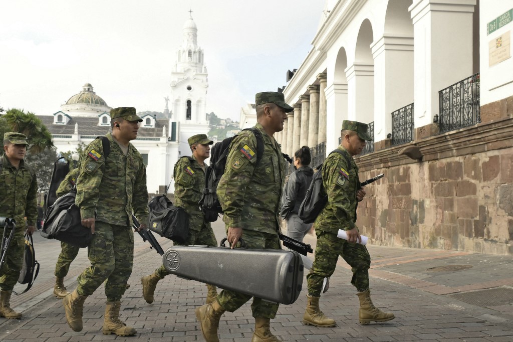 SEGURIDAD EN PALACIO 